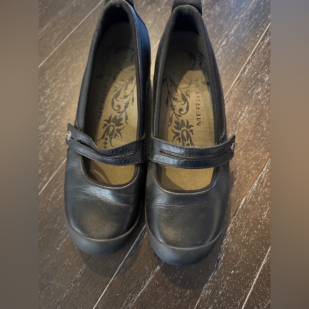 Merrell Women's Black Leather Flats